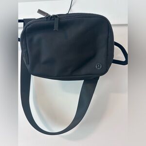 Lululemon 2L Black Belt Bag